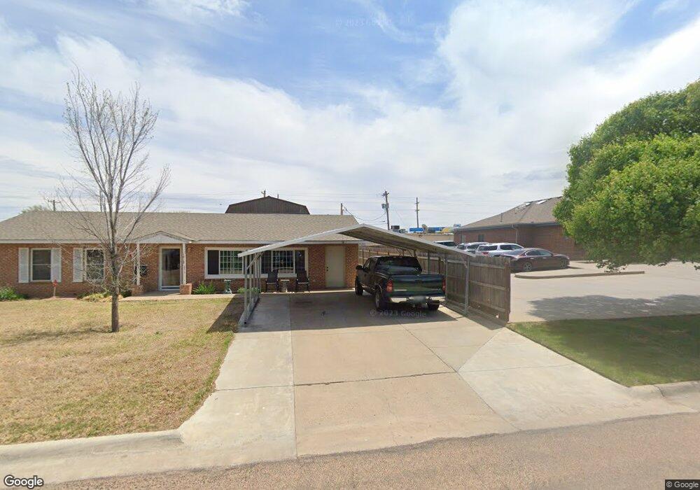 1018 S Trindle St, Hugoton, KS 67951 - photo 1