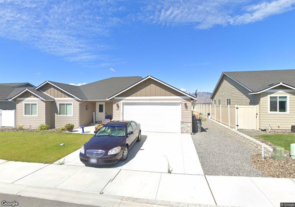 318 S Newark Loop, East Wenatchee, WA 98802 - photo 1