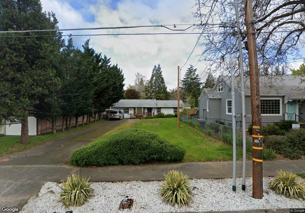 766 NW 3rd St, Grants Pass, OR 97526 - photo 1