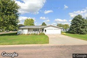 221 W 5th St, Platte, SD 57369