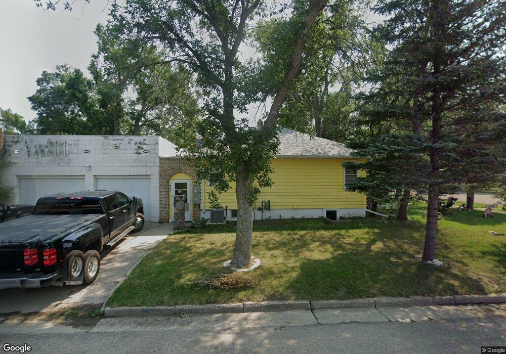 922 9th St SE, Jamestown, ND 58401 - photo 1