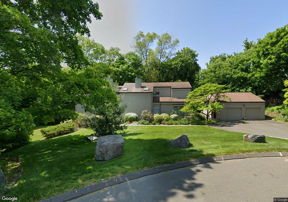 8 Strawbridge Ln, Greenwich, CT 06831 - photo 1