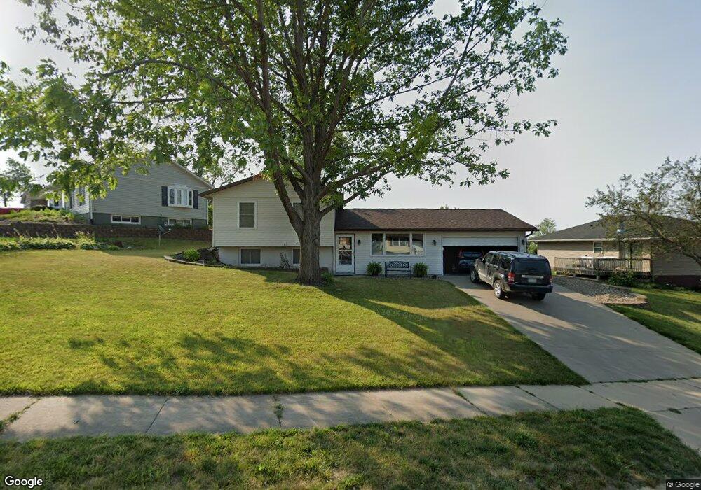 4621 Orchard Dr NW, Cedar Rapids, IA 52405 - photo 1