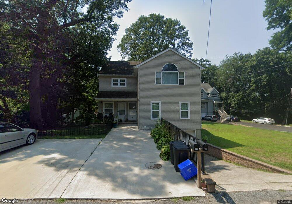 32 Hammond Rd unit Left, Glen Cove, NY 11542 - photo 1