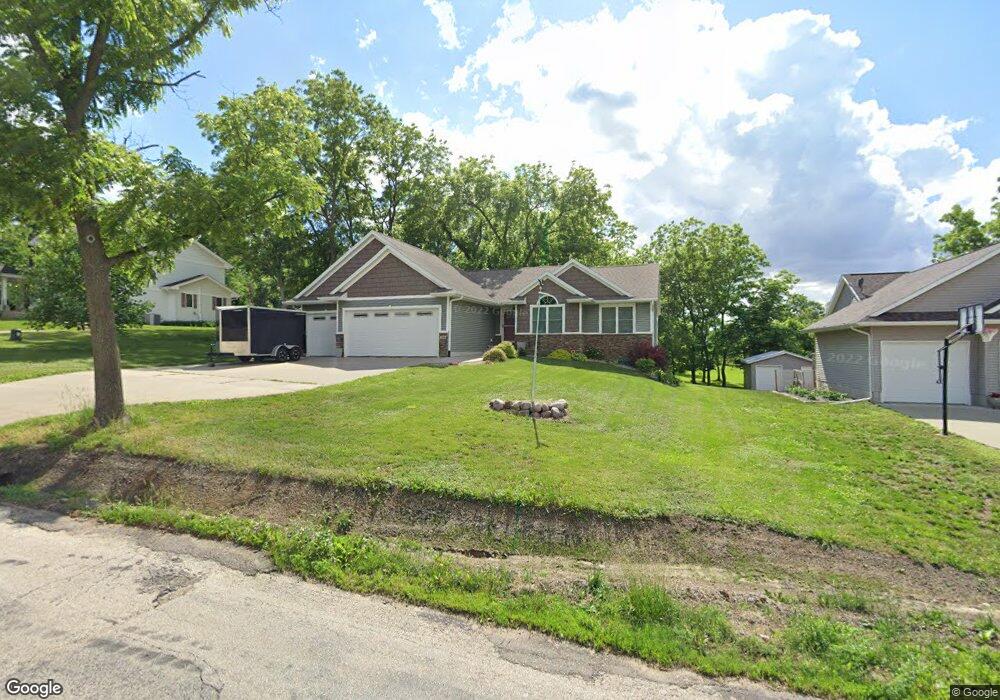 2036 20th St NW, Cedar Rapids, IA 52405 - photo 1