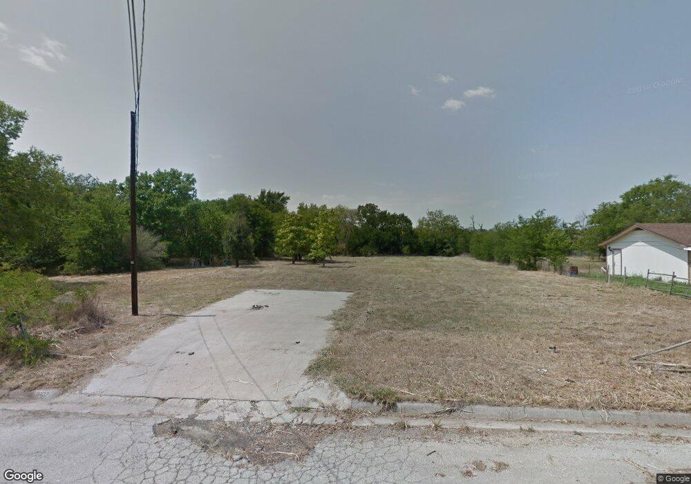 1827 S Lindsay St, Gainesville, TX 76240 - photo 1