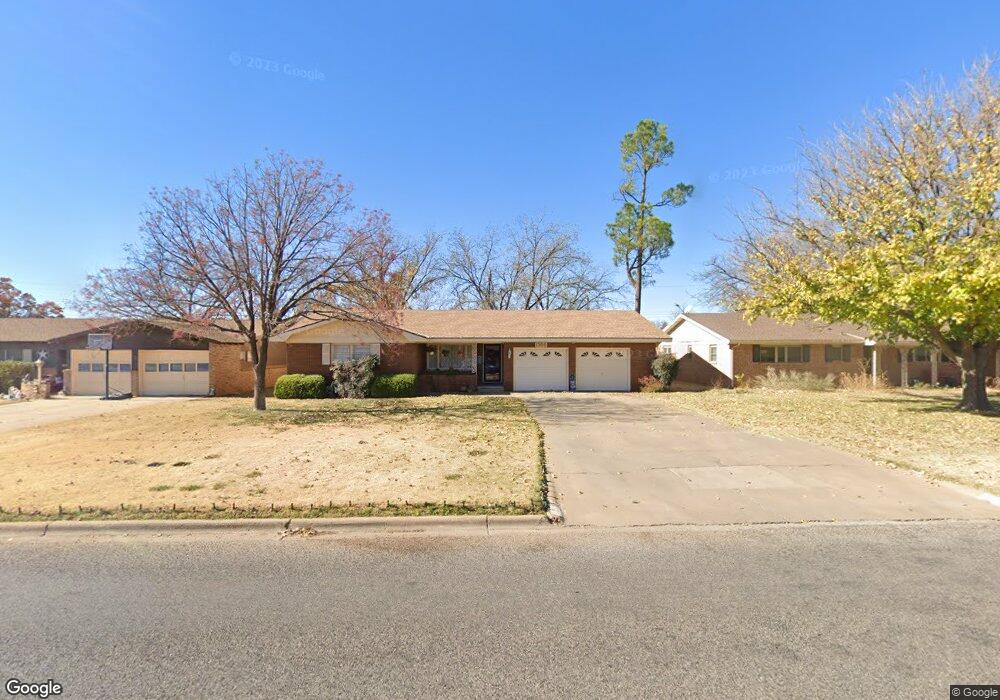 1305 Ennis St, Plainview, TX 79072 - photo 1