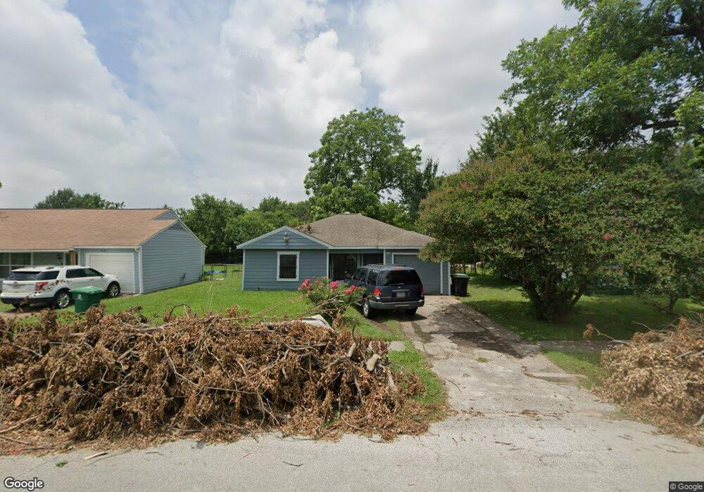 7701 Roswell St, Houston, TX 77022 - photo 1