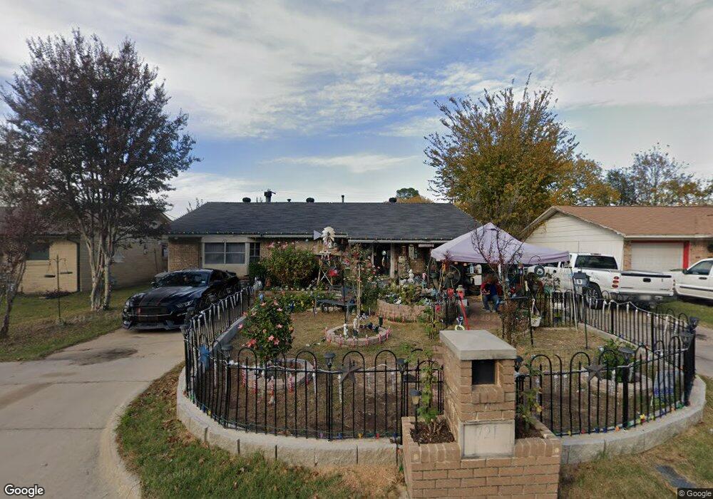 721 Tanglewood Dr, Hurst, TX 76053 - photo 1