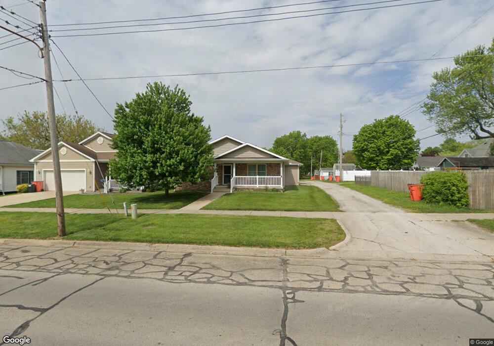 613 S 9th St, Mattoon, IL 61938 - photo 1