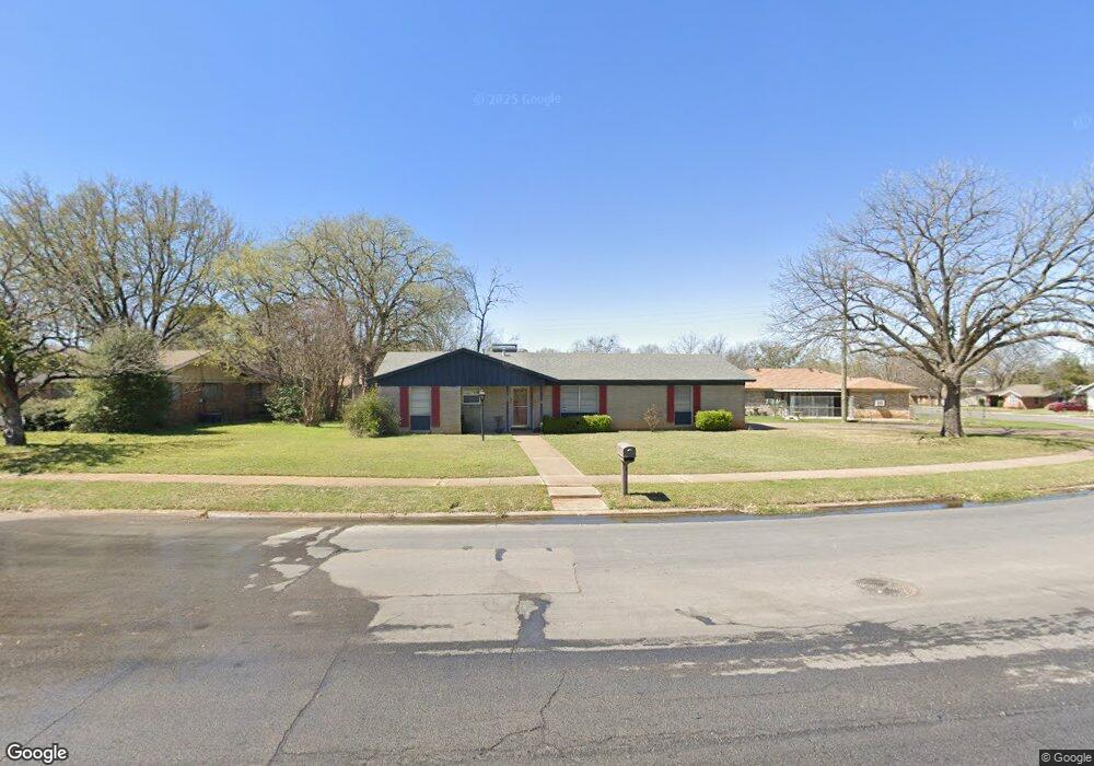 502 S Ridgeway Dr, Cleburne, TX 76033 - photo 1