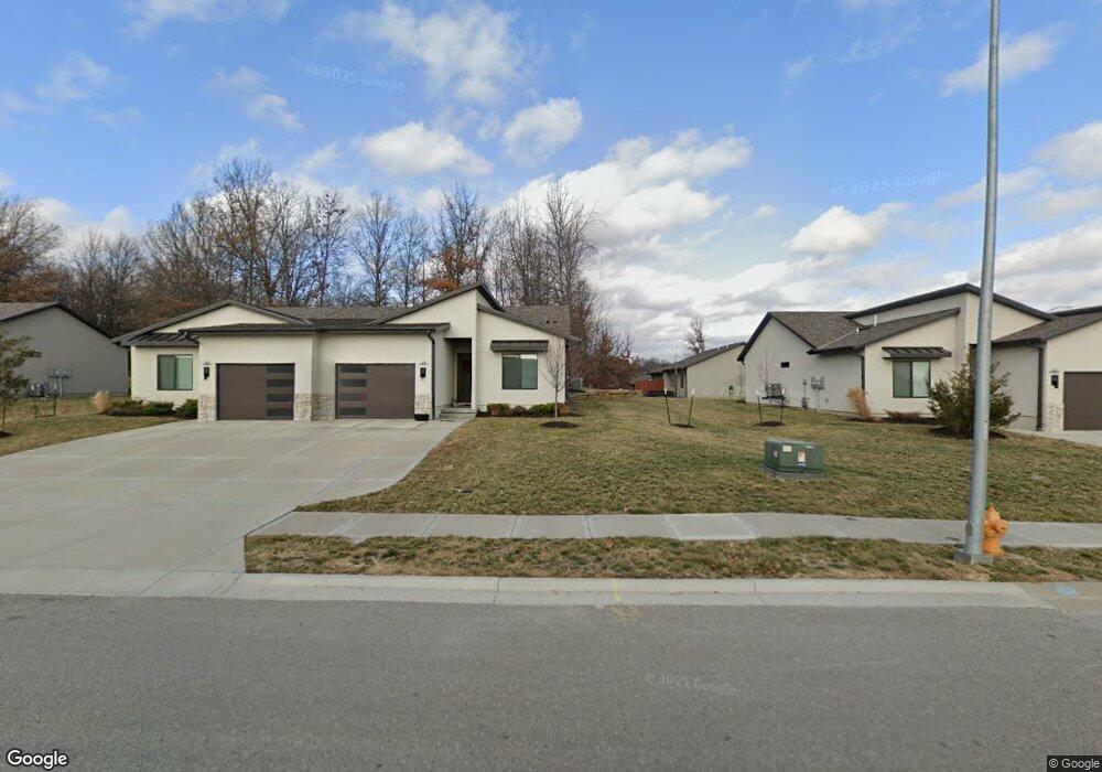 104 W Pine St, Raymore, MO 64083 - photo 1