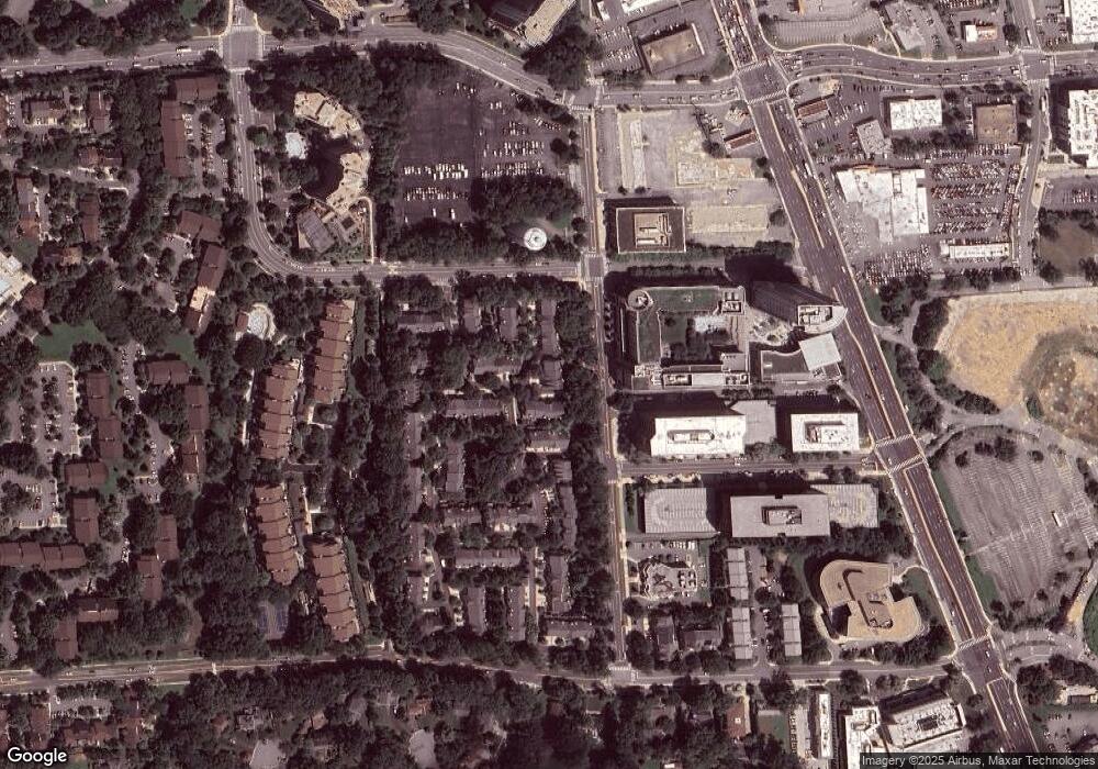 11423 Hollowstone Dr, Rockville, MD 20852 - photo 1