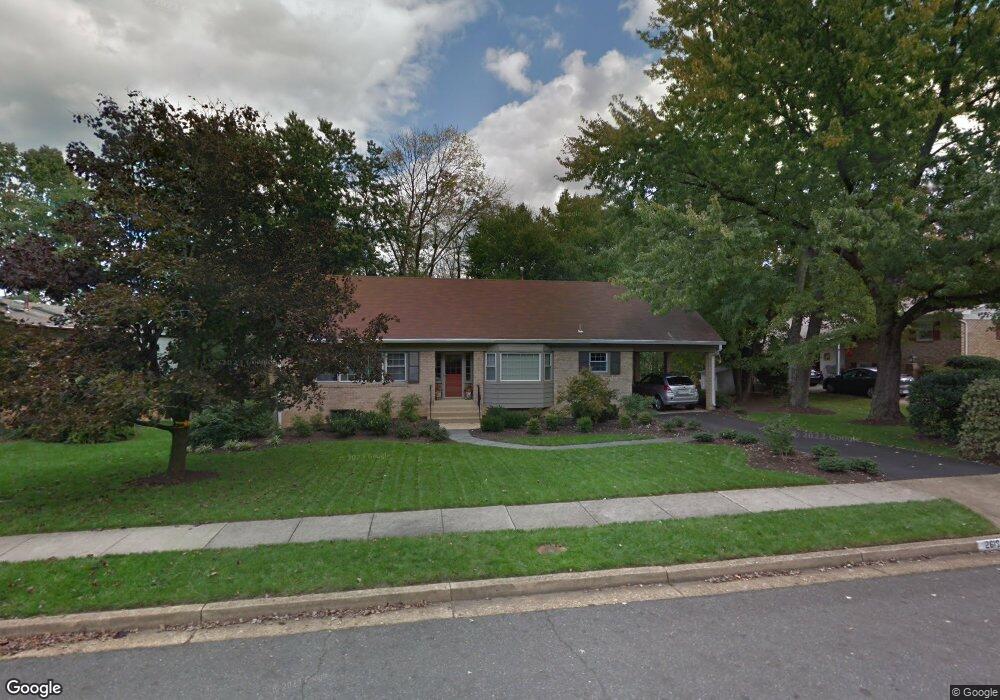 2616 Stirrup Ln, Alexandria, VA 22308 - photo 1