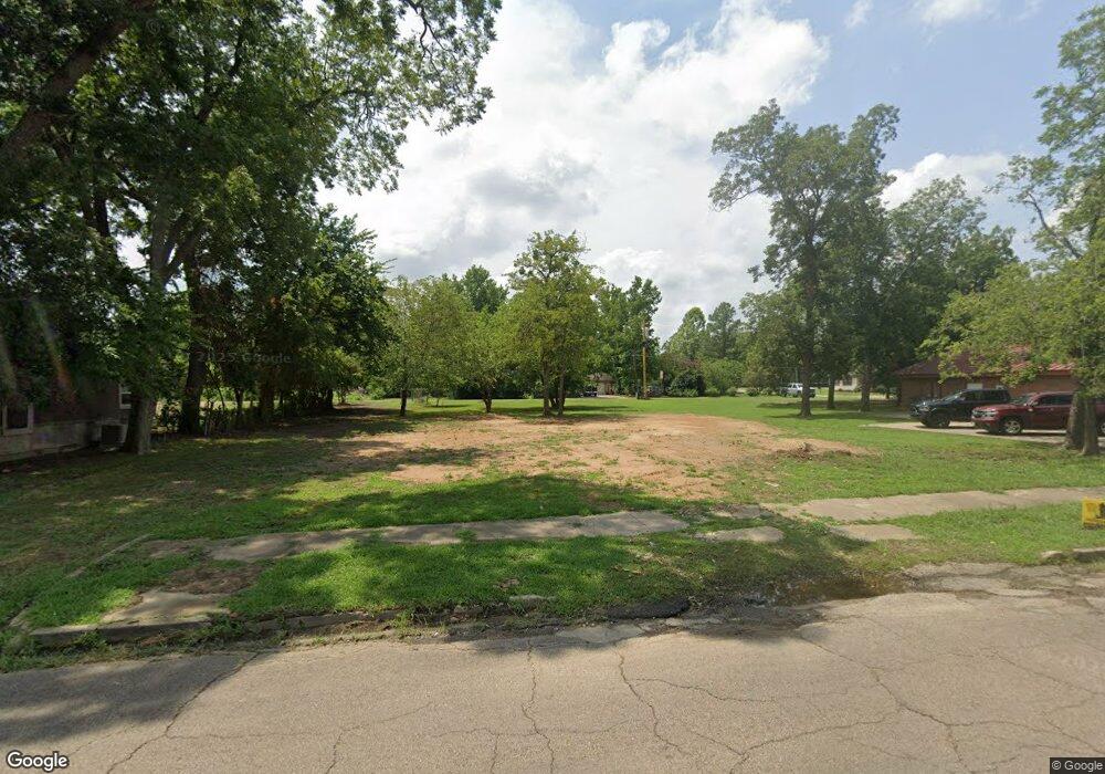 304 E Jefferson St, Hugo, OK 74743 - photo 1