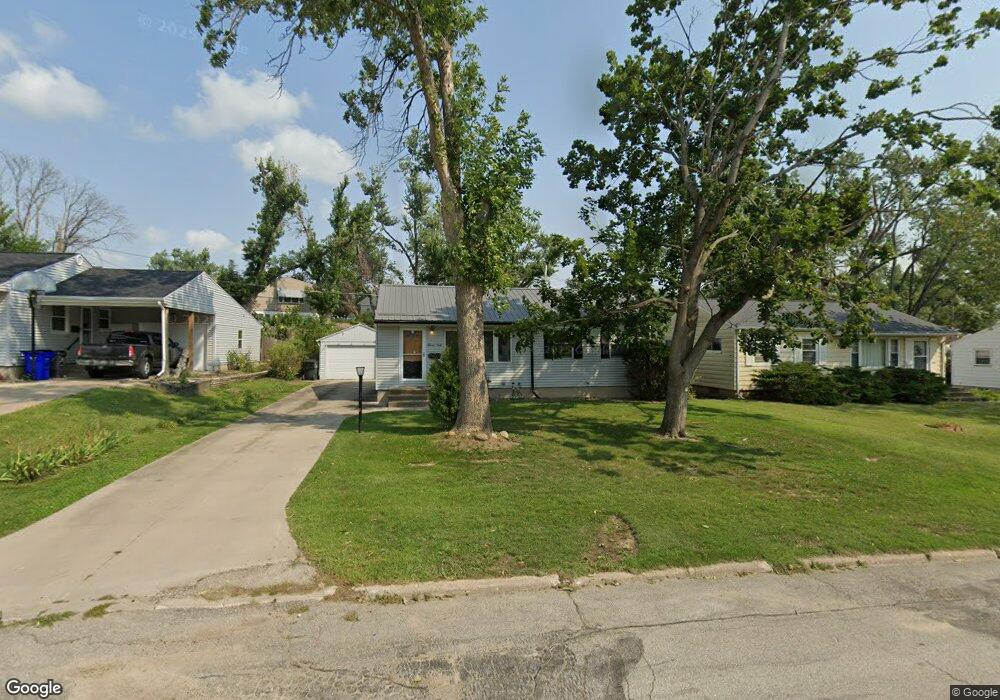 1140 Crestview Dr SE, Cedar Rapids, IA 52403 - photo 1