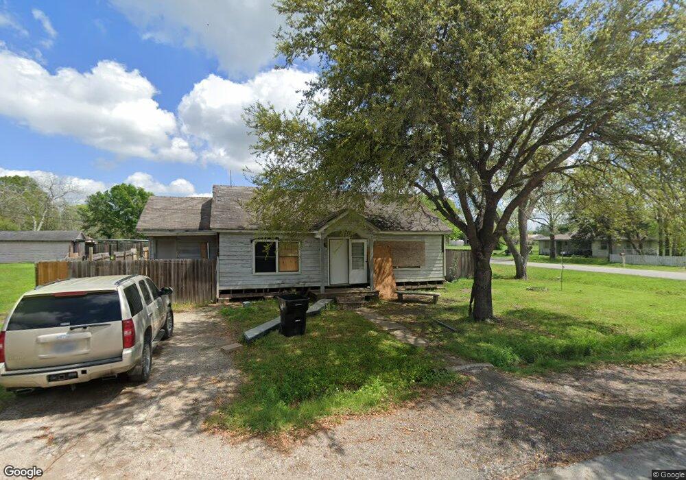 2421 Sycamore Ave, Bay City, TX 77414 - photo 1