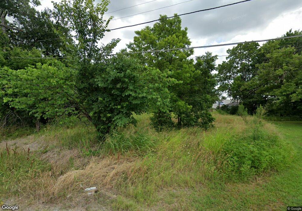 912 E 3rd St, Bonham, TX 75418 - photo 1