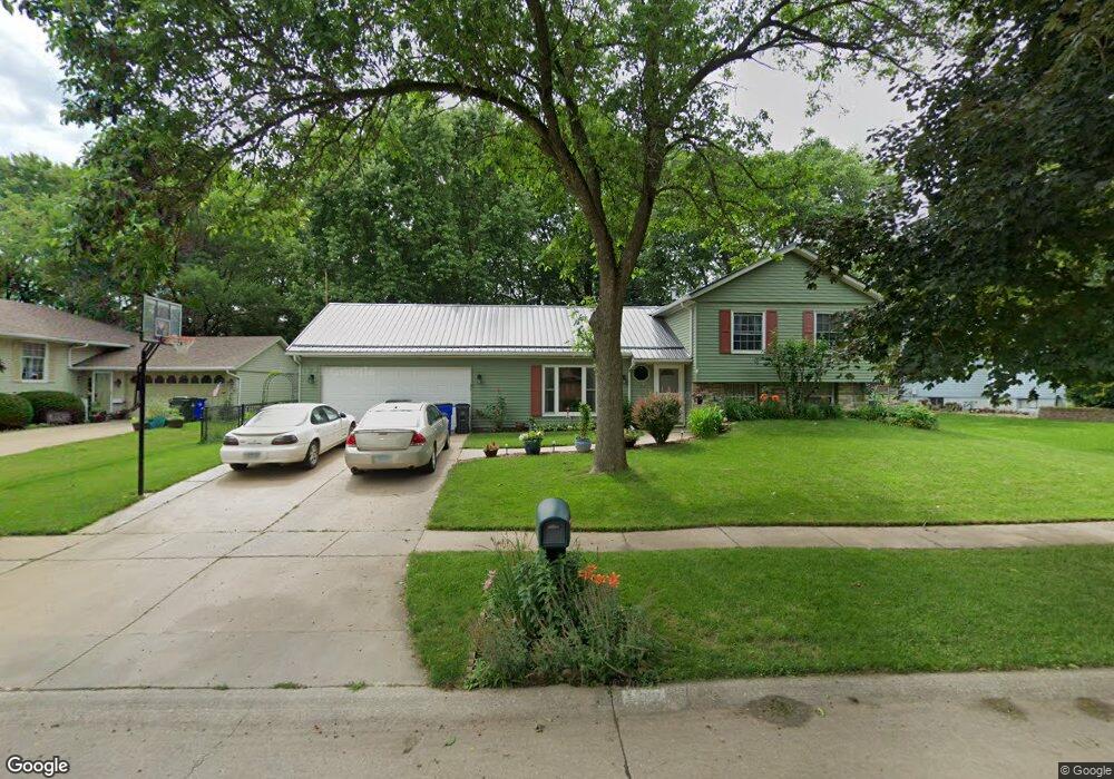 122 Wellesley Ct NW, Cedar Rapids, IA 52405 - photo 1