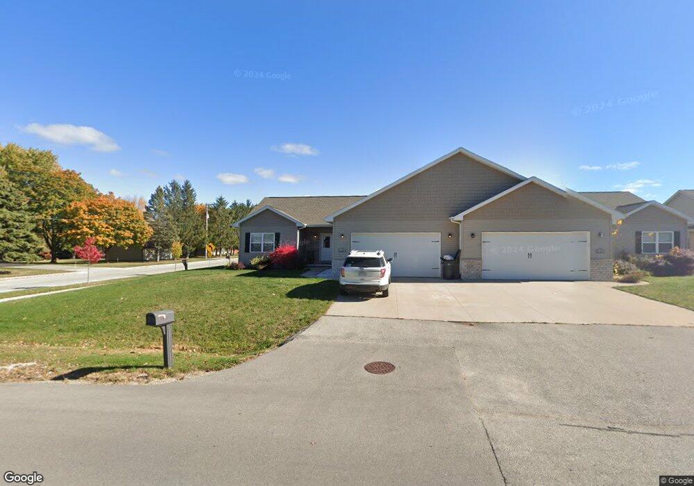 1105 Pinecrest Blvd, Appleton, WI 54915 - photo 1