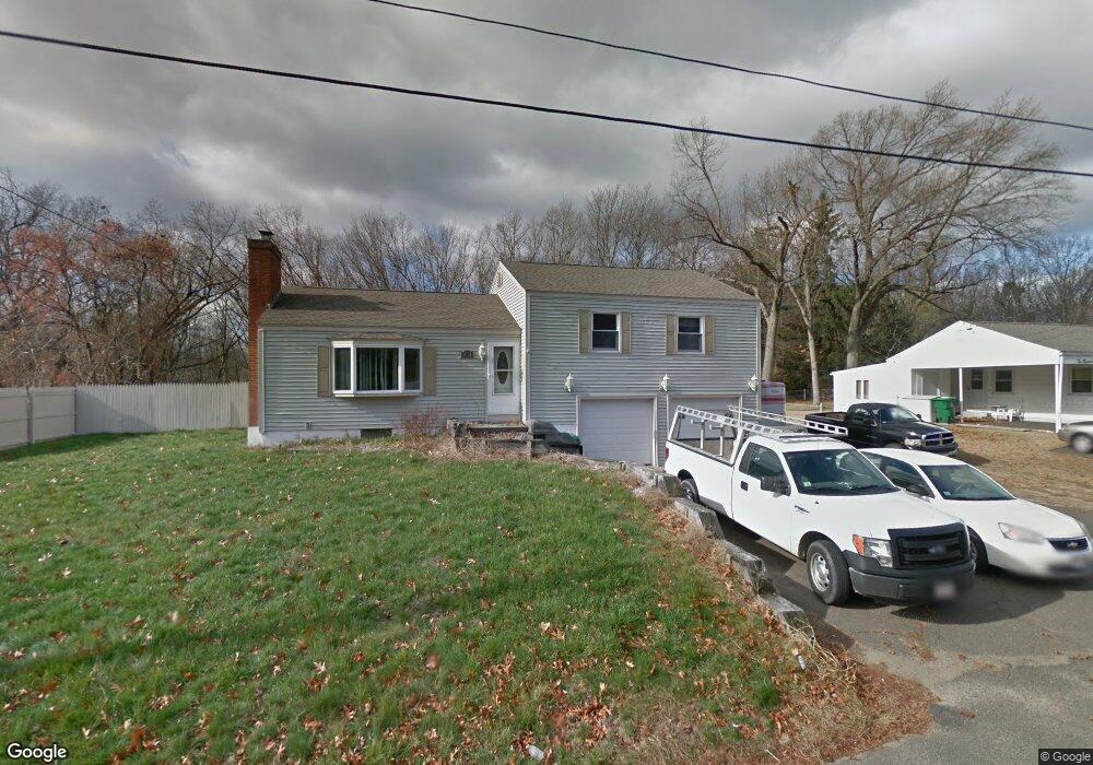 251 Mandalay Rd, Chicopee, MA 01020 - photo 1