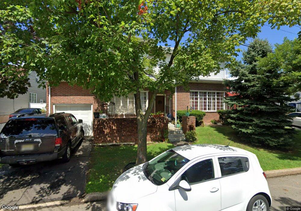 916 W Elm St, Linden, NJ 07036 - photo 1