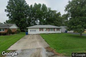615 Douglas St, Flora, IL 62839
