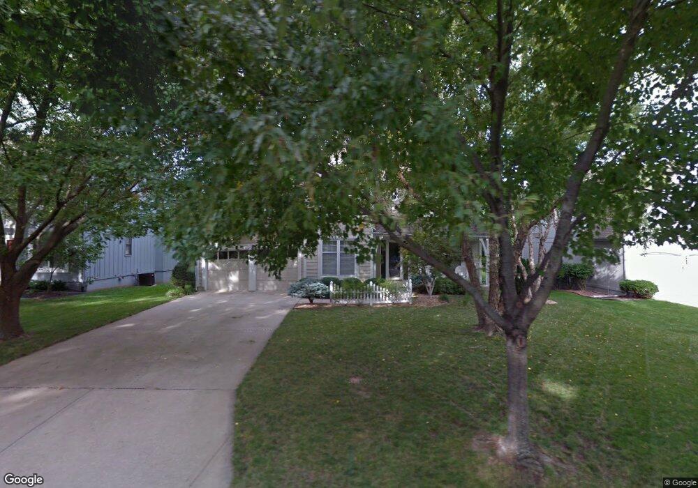 8444 Mettee St, Lenexa, KS 66219 - photo 1