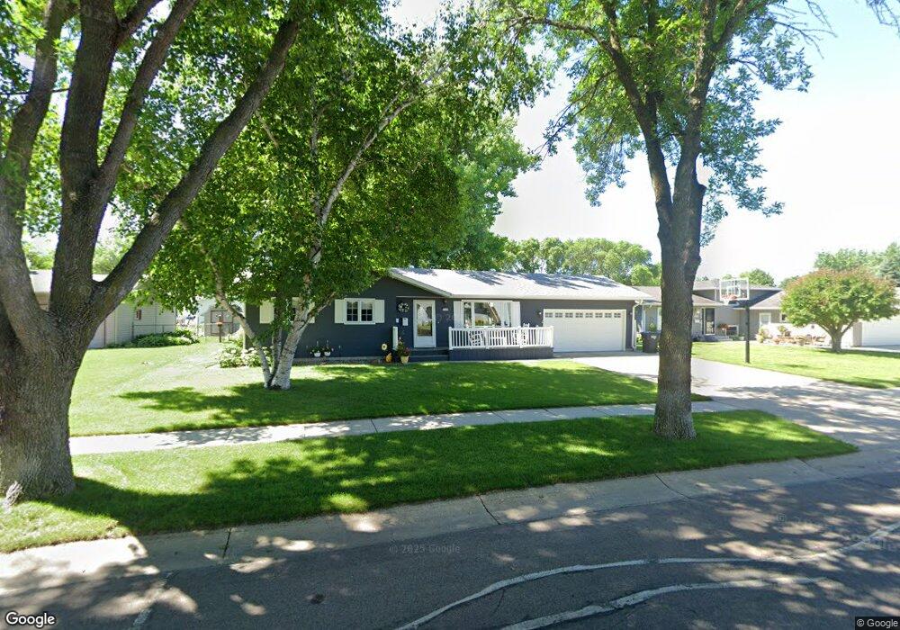 3118 Edgewood Dr N, Fargo, ND 58102 - photo 1