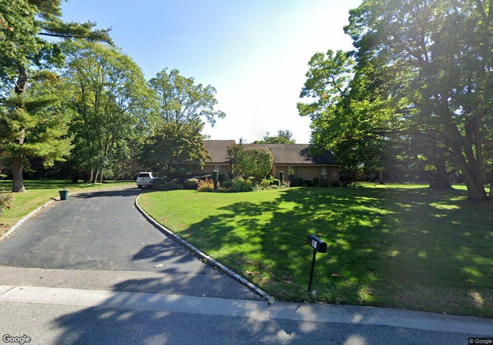 17 Campo Cir, Old Westbury, NY 11568 - photo 1