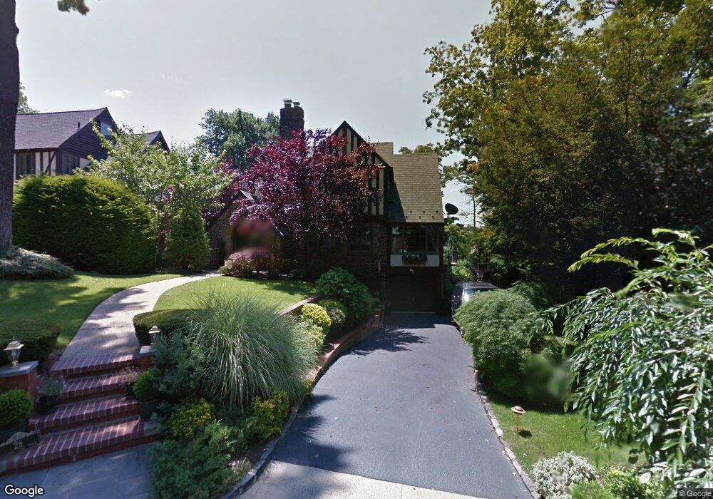 26 Rolling Hill Rd, Manhasset, NY 11030 - photo 1