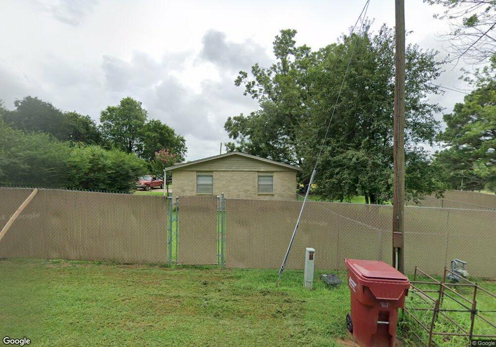 1303 W 3rd St, Hugo, OK 74743 - photo 1