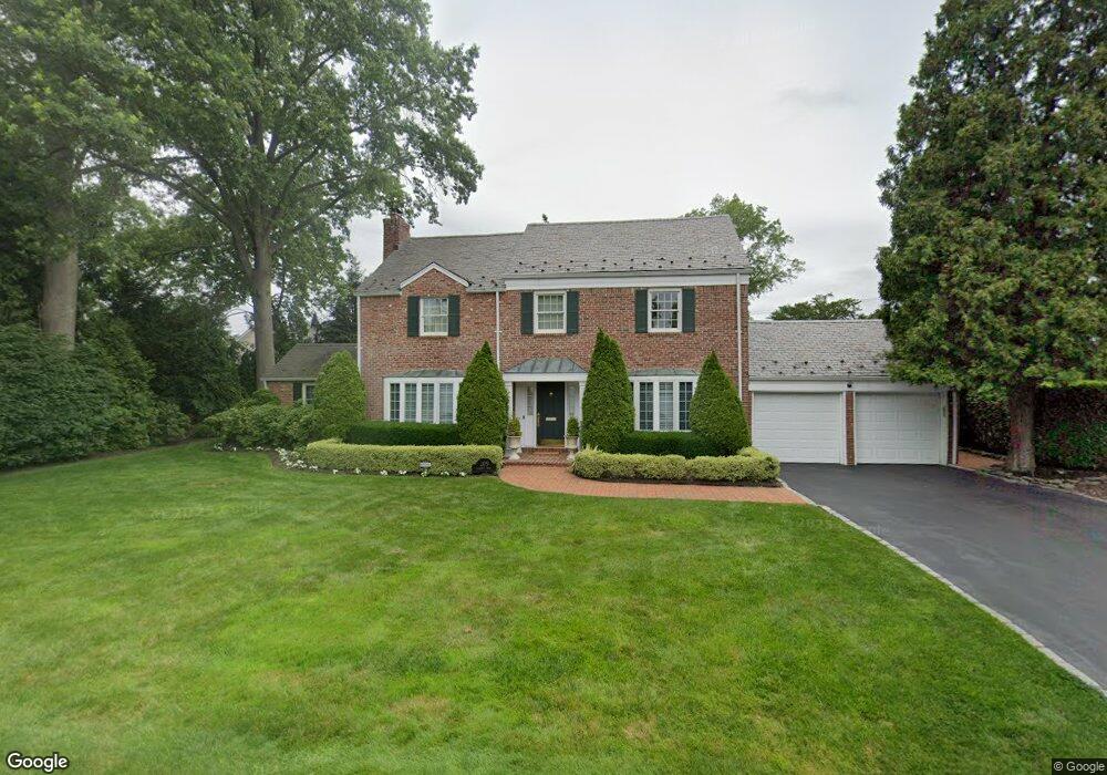 209 Kensett Rd, Manhasset, NY 11030 - photo 1