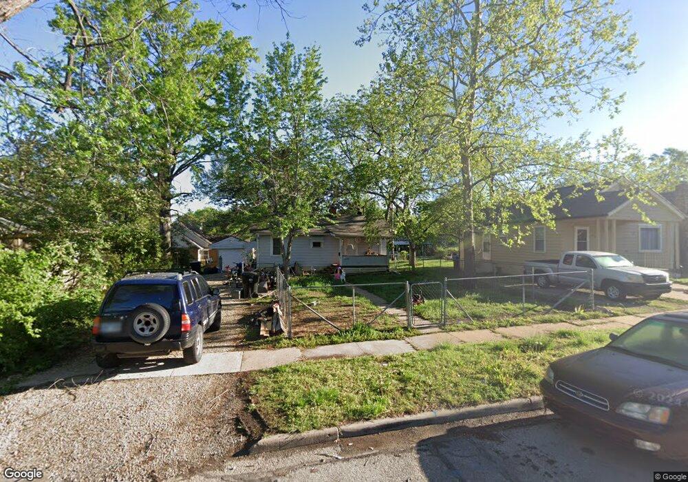 2208 SW Kensington Ct, Topeka, KS 66606 - photo 1