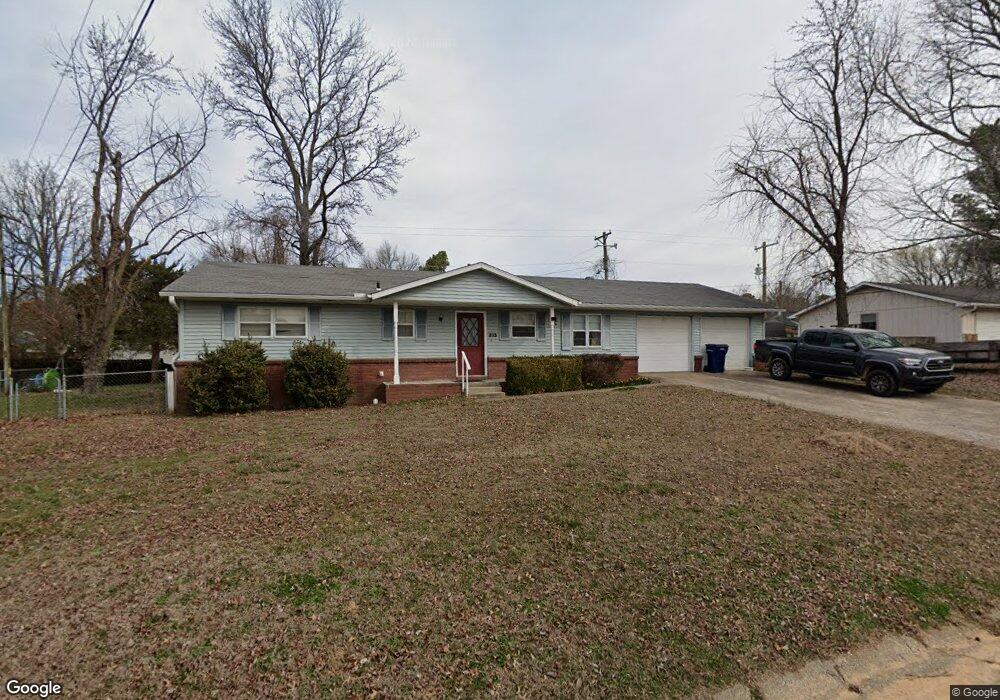 215 Rodric Dr, Siloam Springs, AR 72761 - photo 1