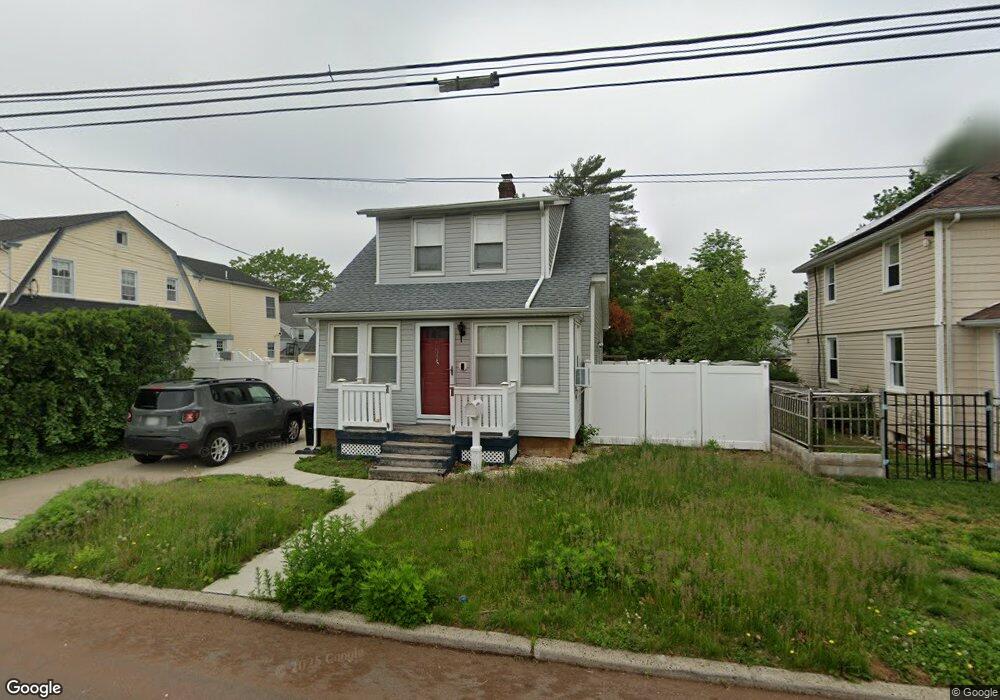 534 Mulberry Ln, West Hempstead, NY 11552 - photo 1