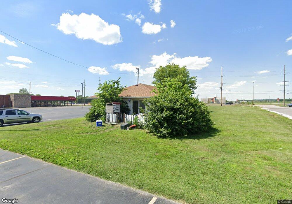 102 Complex Dr, Collinsville, IL 62234 - photo 1