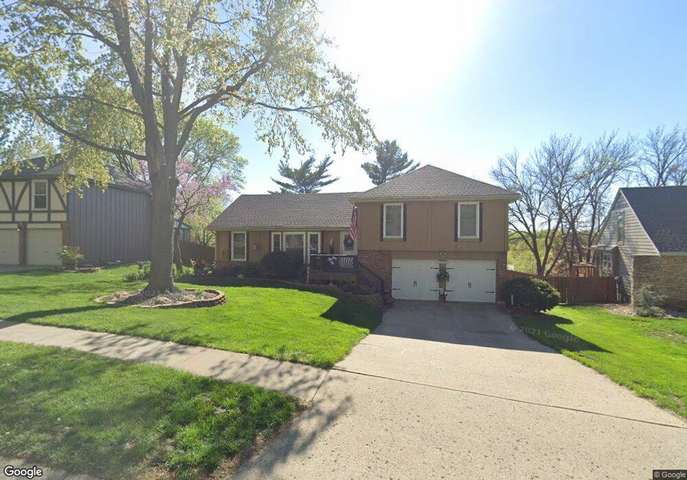 8006 Haskins St, Lenexa, KS 66215 - photo 1