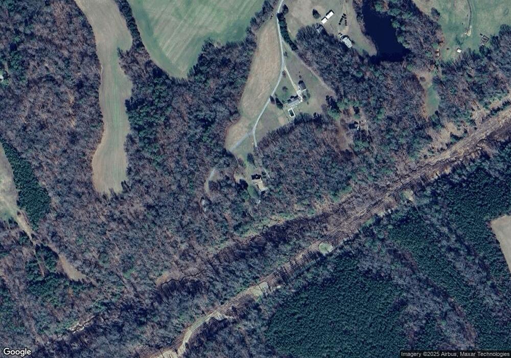 427 Fairmont Dr, Dunnsville, VA 22454 - photo 1