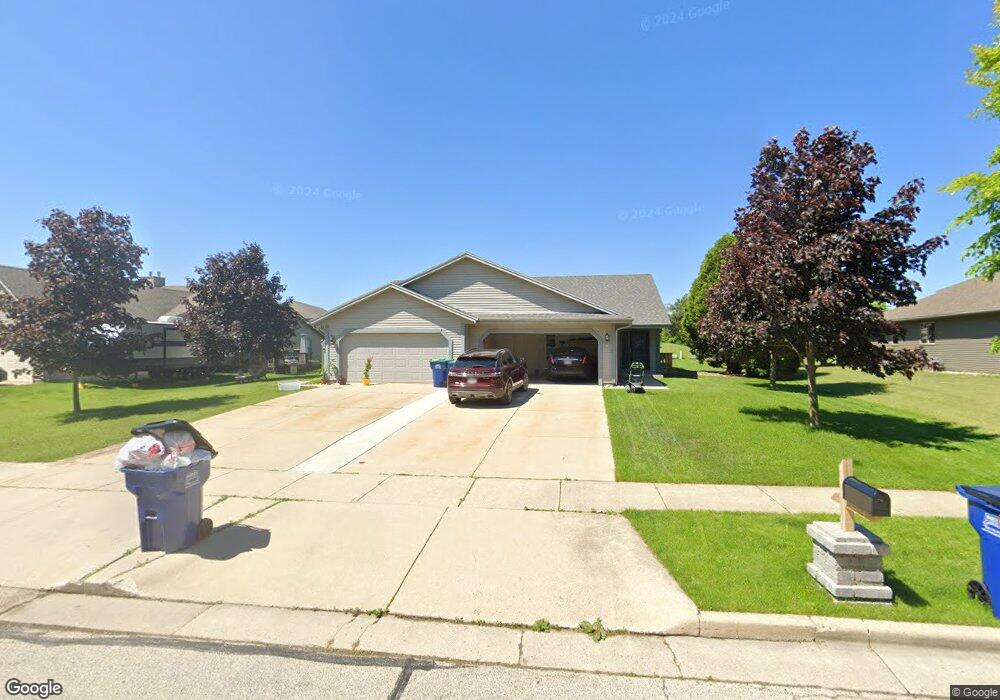 609 Ellys Way unit 611, Slinger, WI 53086 - photo 1