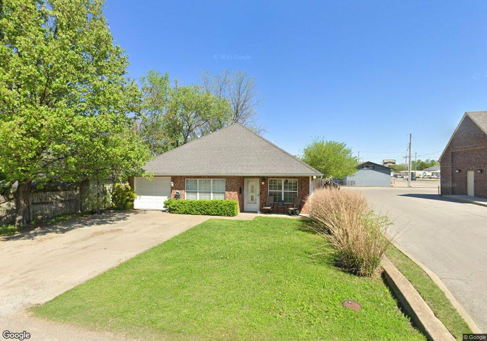 1021 E Pfendler Ave, Sapulpa, OK 74066 - photo 1