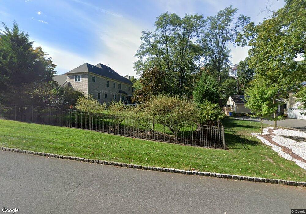 142 Washington Dr, Watchung, NJ 07069 - photo 1