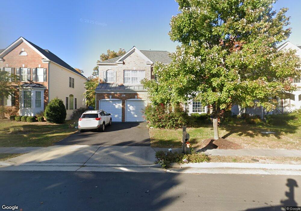 25674 South Village Dr, Chantilly, VA 20152 - photo 1