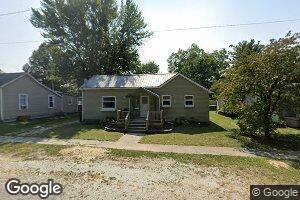 327 Maple St, Carrollton, IL 62016