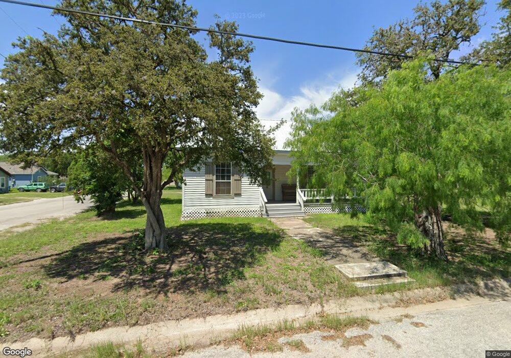 701 E Lott St, Beeville, TX 78102 - photo 1