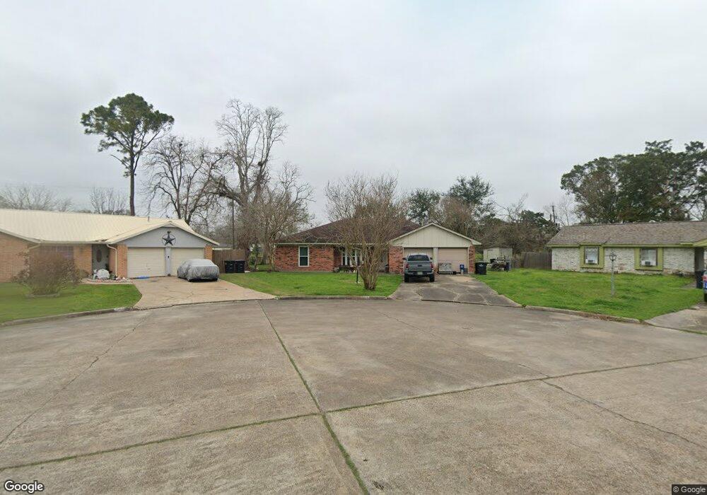 609 N Fairview Cir, Alvin, TX 77511 - photo 1