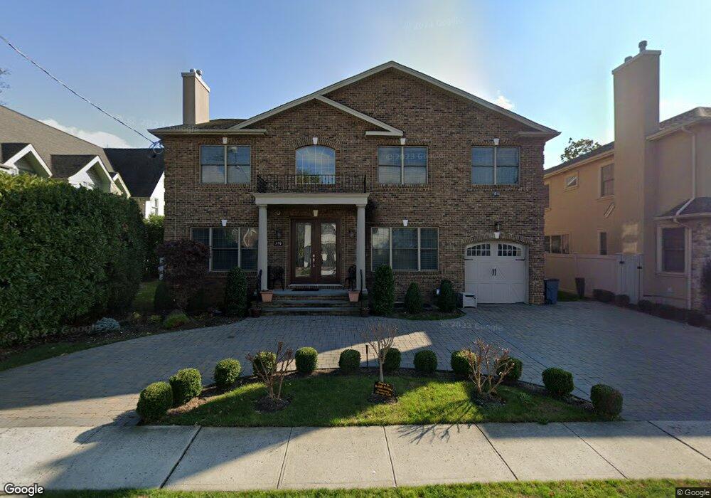859 Woodmere Place, Woodmere, NY 11598 - photo 1