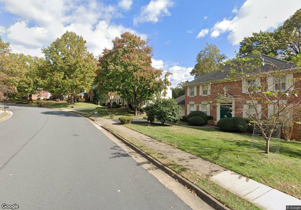 1317 Timberly Ln, McLean, VA 22102 - photo 1