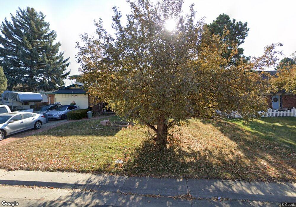 484 Oswego Ct, Aurora, CO 80010 - photo 1