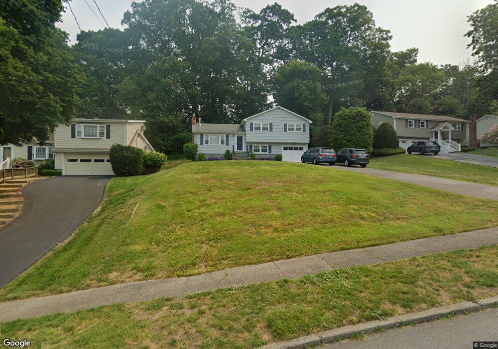 224 Carroll Rd, Fairfield, CT 06824 - photo 1